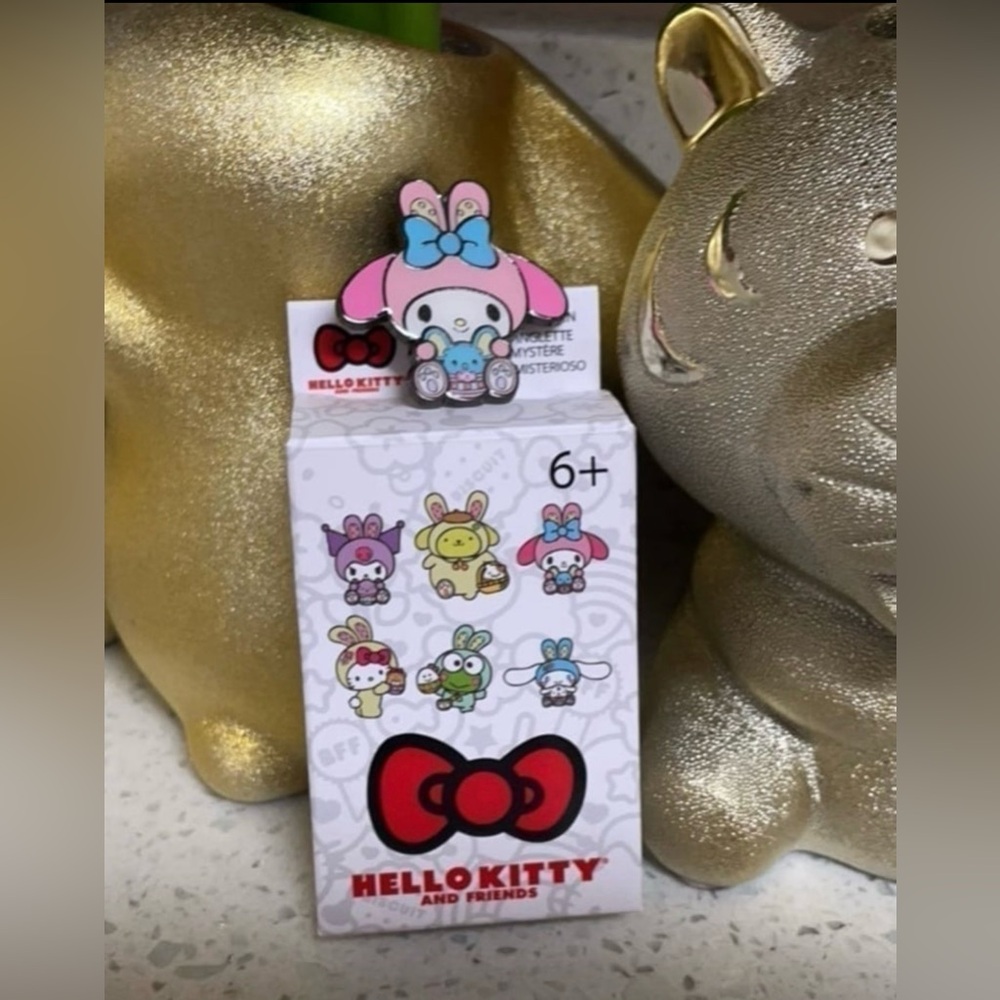 Hello Kitty Mystery Pin - Picture 2 of 5